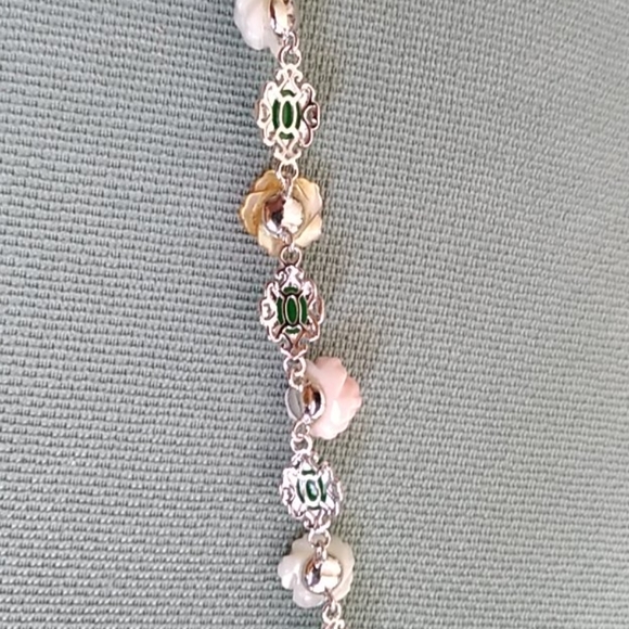 💛💚 BEAUTIFUL JADE AND MOTHER OF PEARL NECKLACE - Picture 5 of 7